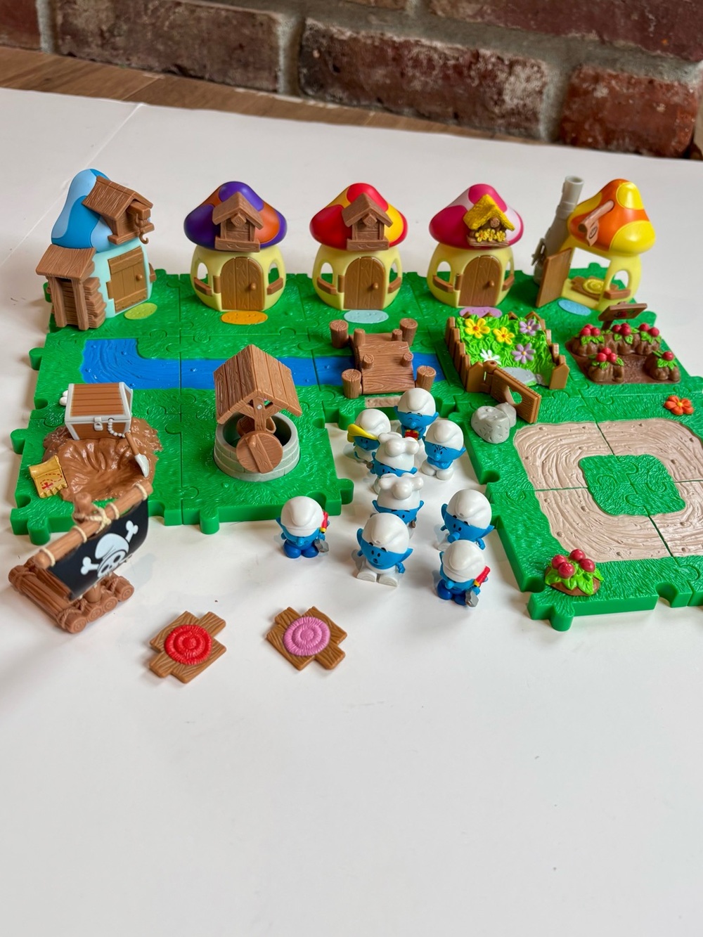Smurfs Micro Village - 2013 Peyo Jakks 28 Pieces 16 Tiles Mushroom Houses Garden